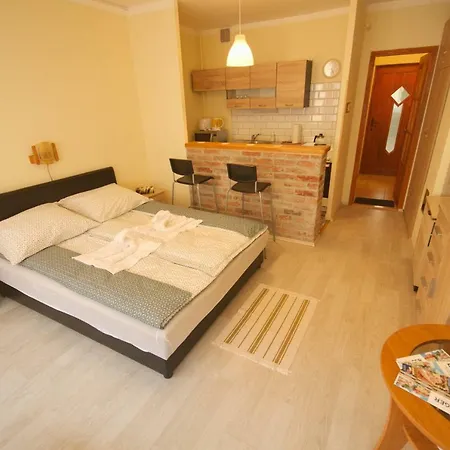 Four Seasons Apartman Apartment